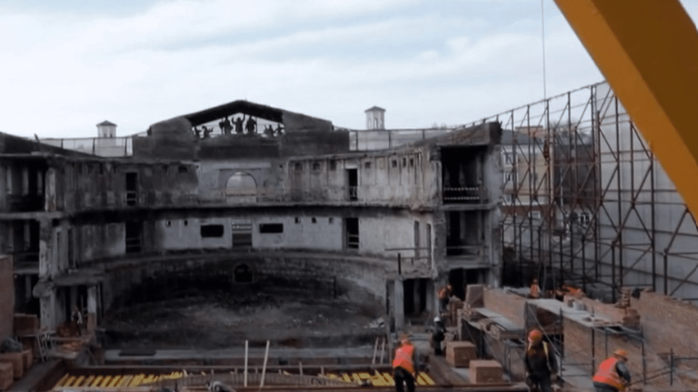 Russia rebuilds the Mariupol theater, two years after its destruction