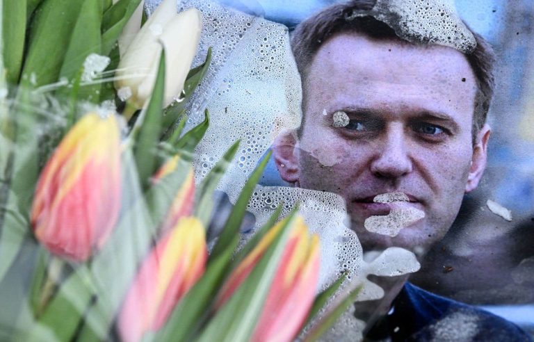 Russian authorities threaten to bury Navalny on the territory of his prison, according to the opponent’s relatives