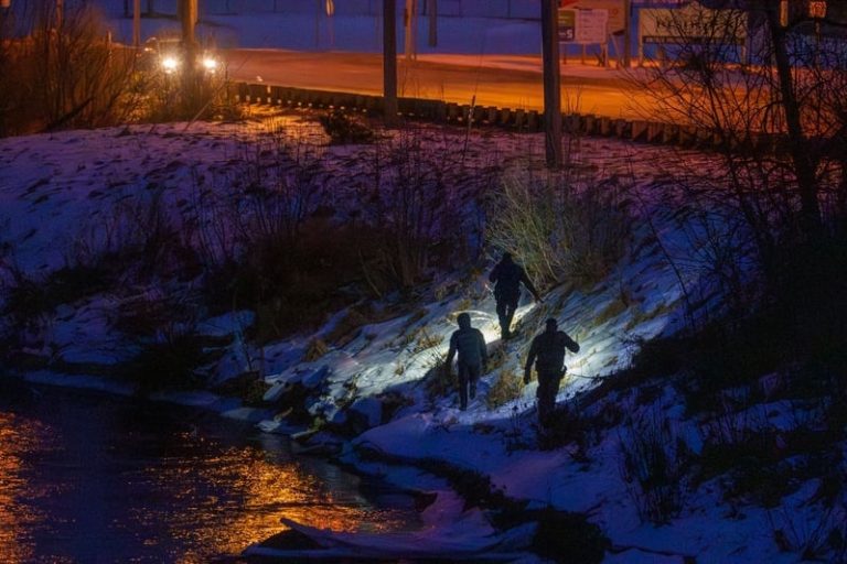 Sherbrooke |  Divers from the Sûreté du Québec search for a missing man