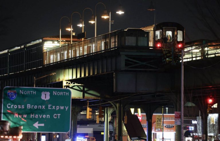 Six injured by gunshots in New York subway