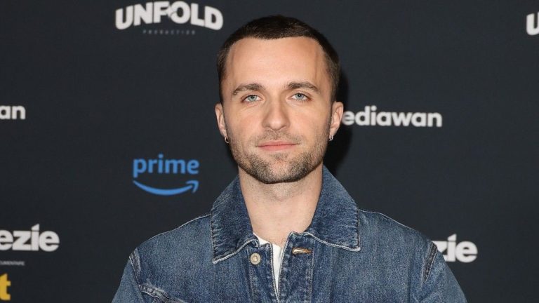 Squeezie forced to come out of silence to rescue his darling, Chloé Gervais: “All the little dogs…”