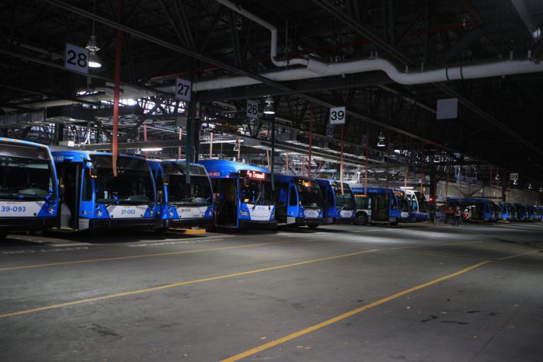 Study on public transportation in Canada |  Around 1,700 buses sleep in garages