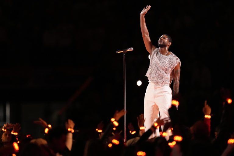 Super Bowl Halftime Show |  2000s R&B in the spotlight with Usher