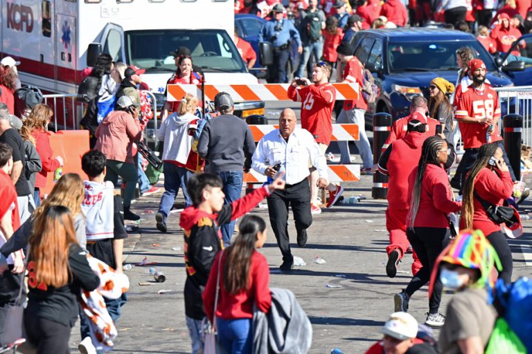 Super Bowl parade shots |  “Everyone on the floor”