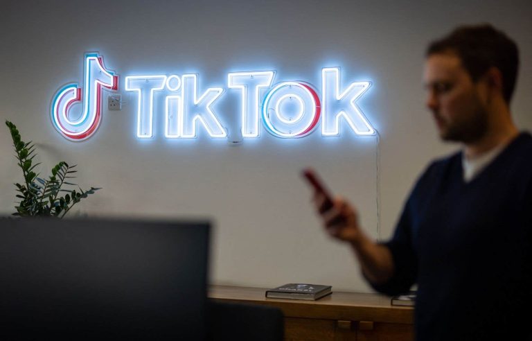 Taylor Swift and the Beatles disappear from TikTok, in conflict with Universal