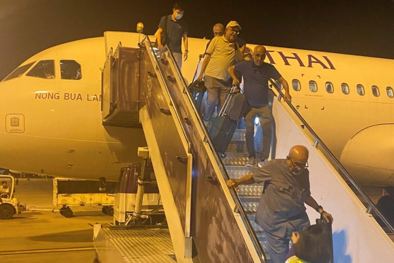 Thailand |  A Canadian tries to open the emergency exit of a plane on the tarmac