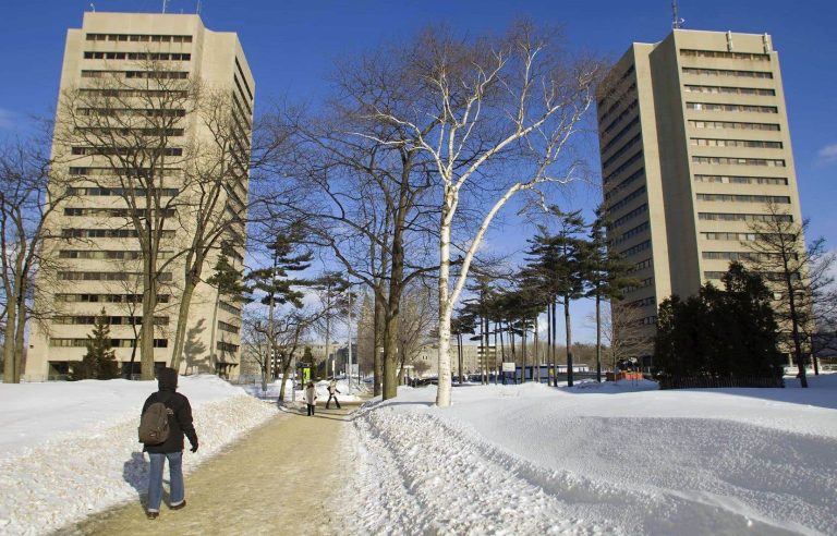 The 1,700 lecturers at Laval University threaten to continue their strike on Monday