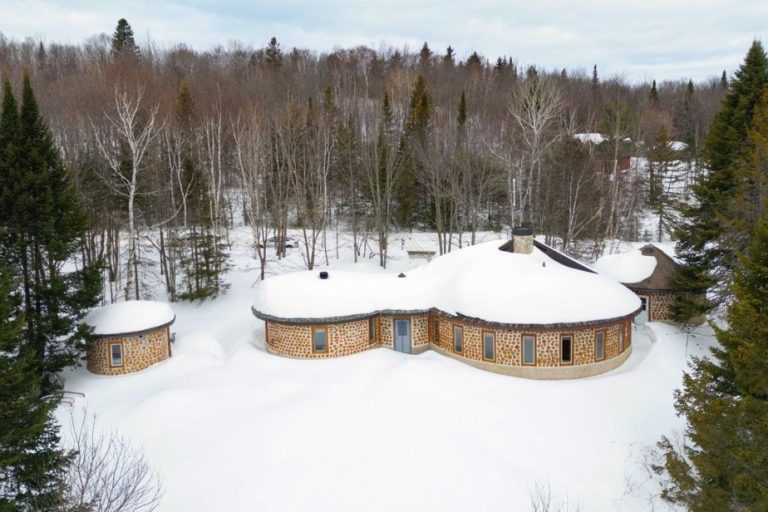 The owner’s tour |  Slices of life in a round cordwood chalet