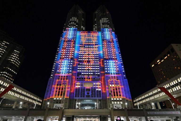 Tokyo Night and Light |  The largest video-mapping in the world illuminates a skyscraper