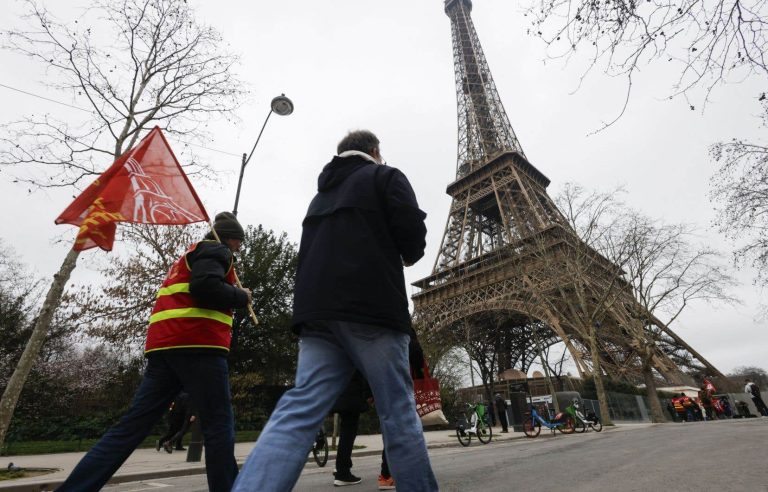 Towards a third day of closure of the Eiffel Tower