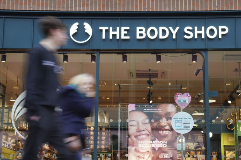 United Kingdom |  The Body Shop protects itself from its creditors, 2000 jobs threatened