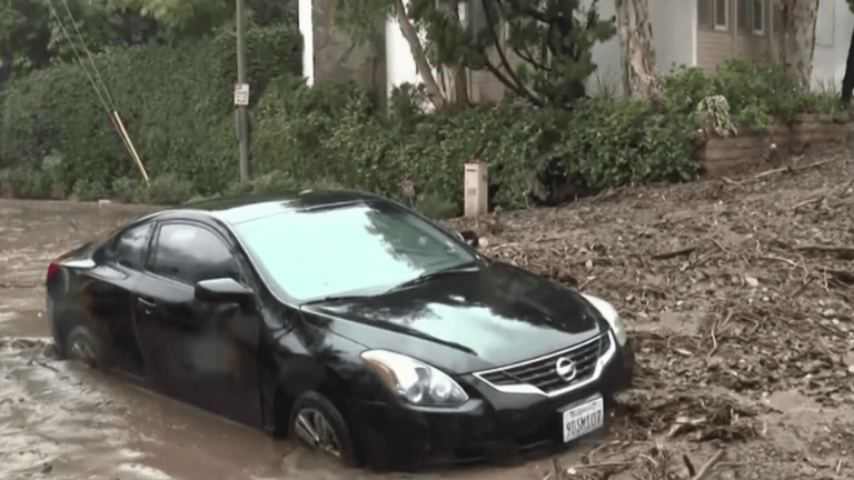 United States: California hit by storm, many people without electricity