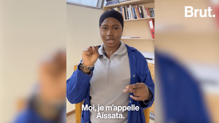 VIDEO.  With Aïssata, the only hearing impaired in her class