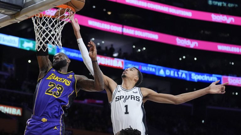 Victor Wembanyama breaks a new precocity record against the Lakers and draws praise from LeBron James