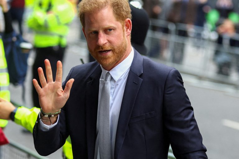 Voicemail hacking |  Prince Harry strikes financial deal with British tabloid