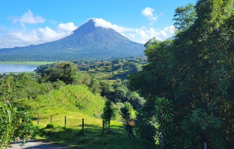 Volcano, cloud forest and relaxation in Costa Rica