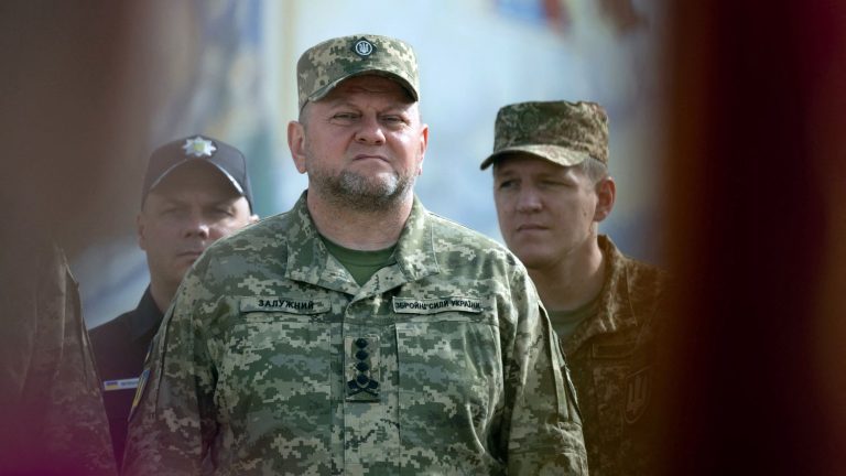 Volodymyr Zelensky replaces his commander-in-chief of the armed forces, General Zaluzhny