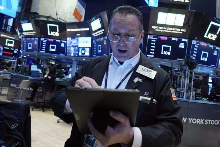 Wall Street ends in disorganized order, the Dow Jones records a record