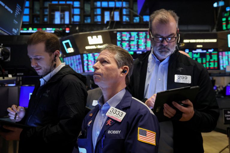 Wall Street ends with records thanks to tech