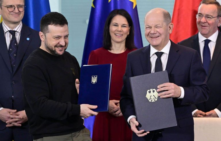 War in Ukraine: Zelensky and Scholz sign “historic” security pact