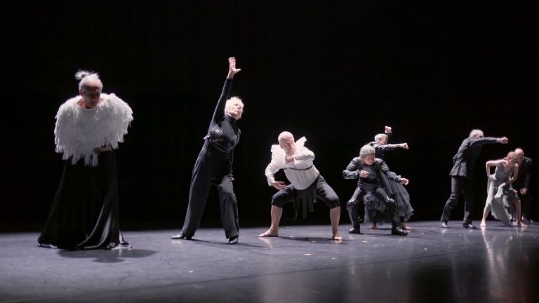 a documentary follows the rehearsals of a show danced by elderly people