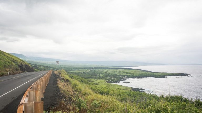 a powerful earthquake shakes the island of Hawaii