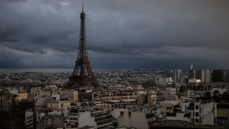 end of the strike, the monument must reopen on Sunday