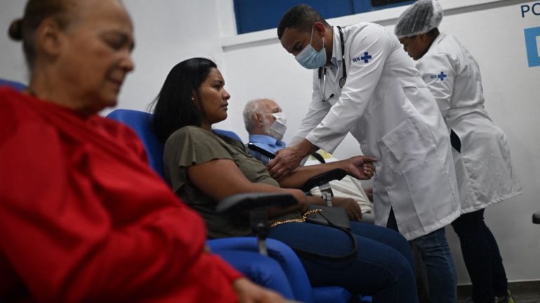 faced with an unprecedented epidemic in Brazil, patients flock to hospitals