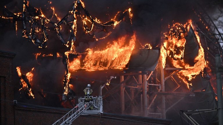 fire destroys country’s largest amusement park, one person missing