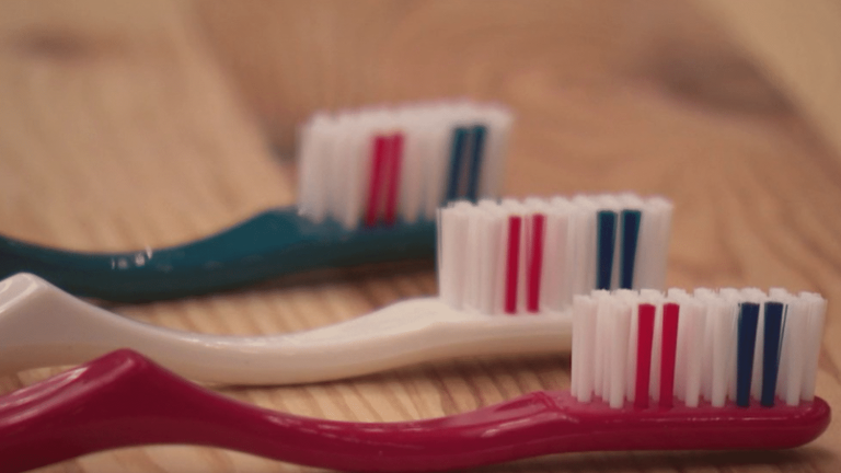 in Oise, the success of a tricolor toothbrush company