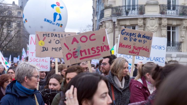 in Paris, the new Minister of National Education targeted by the slogans of the teachers’ demonstration