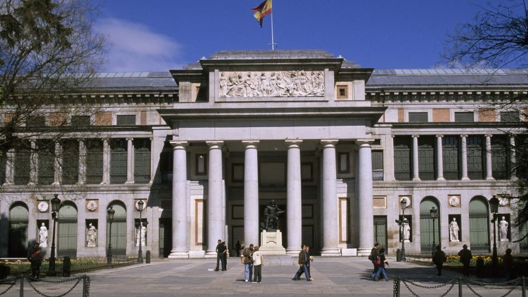 in Spain, the Minister of Culture launches the debate on the decolonization of museums