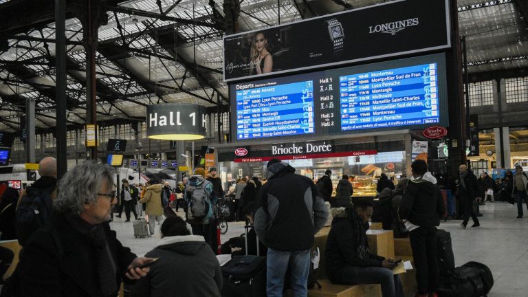 several people injured with knives at Lyon train station, a man arrested, police announce