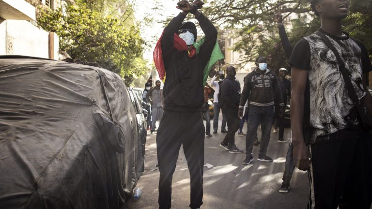 the National Assembly votes to postpone the presidential election until December 15, after the forced evacuation of opposition deputies