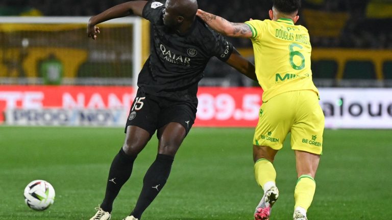 the Parisians hit the crossbar, the Nantes residents become bolder… Follow the match of the 22nd day