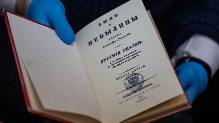 the book thefts of the greatest Russian poet, a mystery with a political flavor