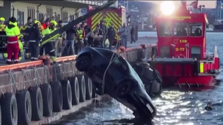 the incredible rescue of a car that fell into a fjord