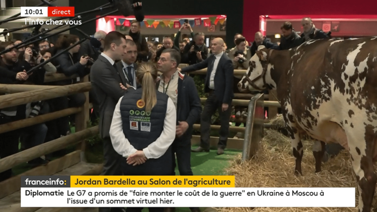 Jordan Bardella, the president of the RN, walks the aisles the day after Emmanuel Macron’s agitated visit