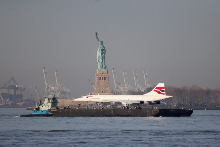 A Concorde returns to the Intrepid museum after seven months of work