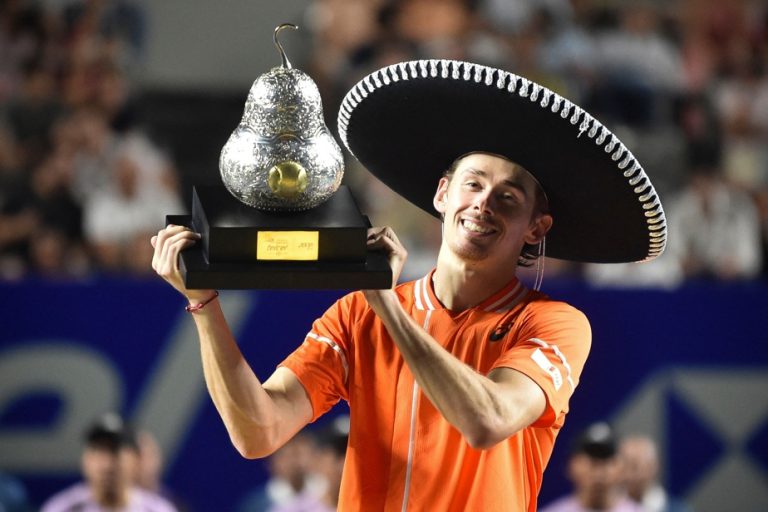 Alex de Minaur retains his title in Acapulco