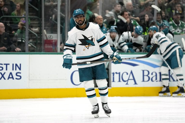 Anthony Duclair moves from Sharks to Lightning