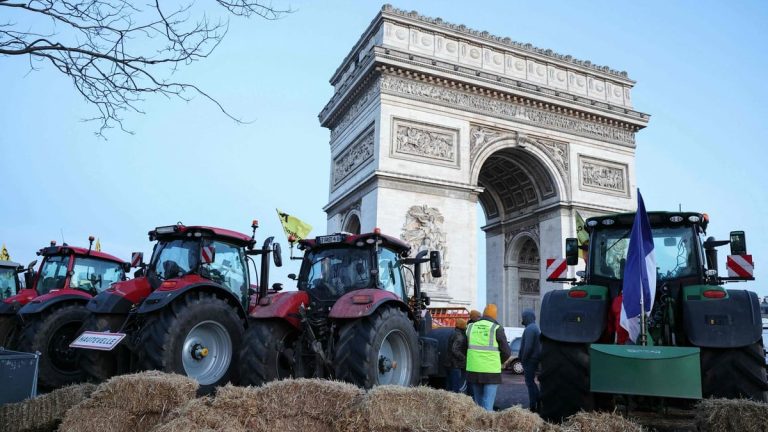 Arc de Triomphe in Paris blocked by farmers: 66 arrests