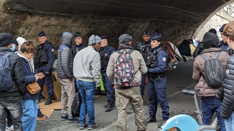 Around a hundred migrants, mainly minors, evacuated from a camp in the 12th arrondissement of Paris