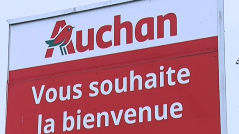 Auchan group employees called to demonstrate