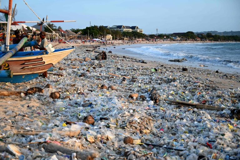 Bali |  Tourists horrified by tidal wave of garbage