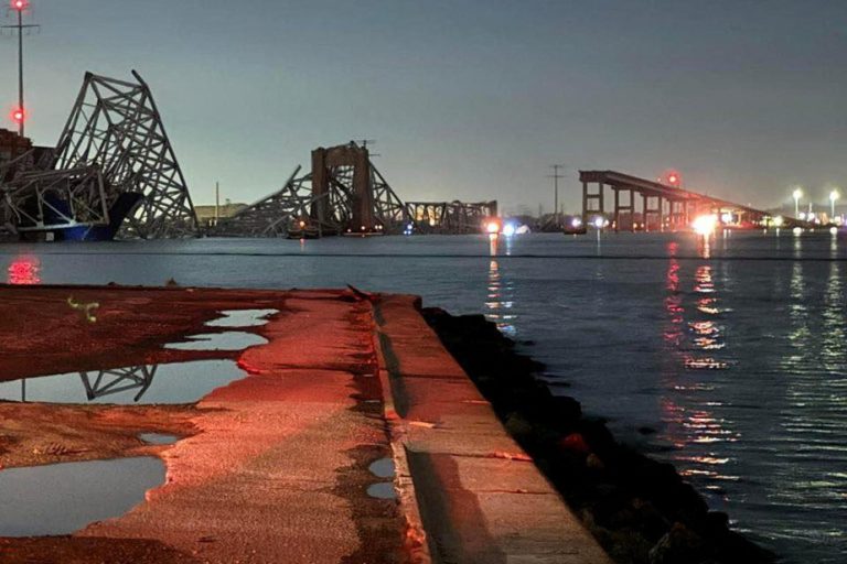 Baltimore |  Bridge collapses after being hit by ship