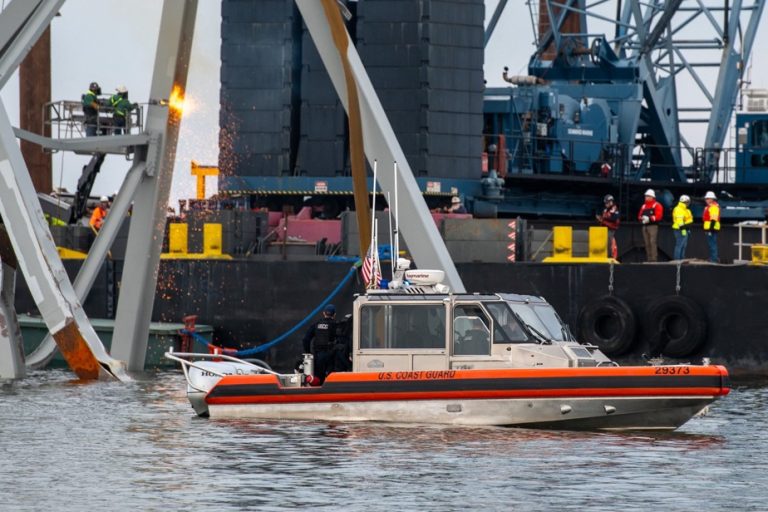 Bridge collapse in Baltimore |  Clearing operations have begun