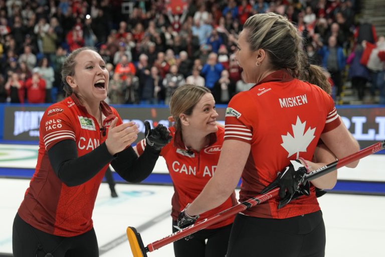 Curling Worlds |  Rachel Homan defeats Silvana Tirinzoni 7-5 to win gold at World Curling Championships