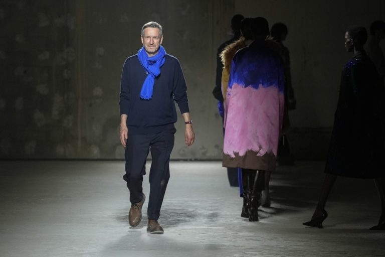 Dries Van Noten will leave the management of his label in June