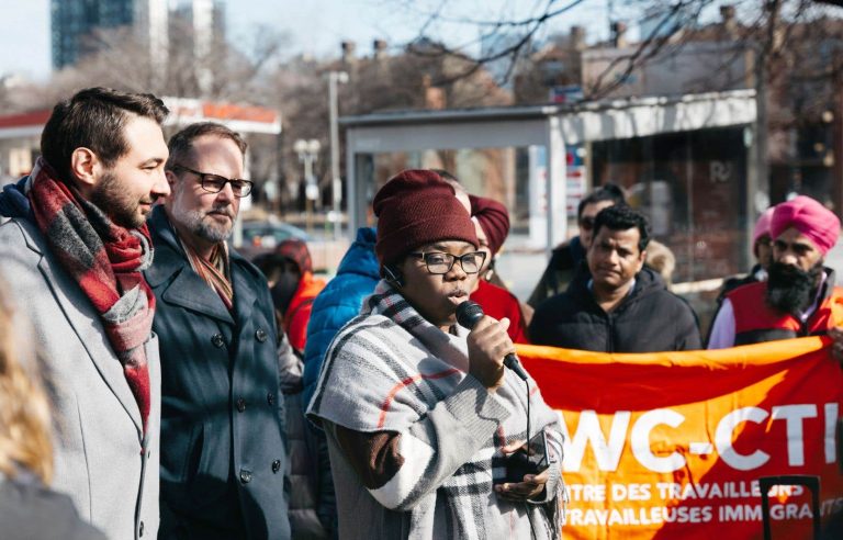 Elected officials and citizens mobilized against the expulsion of a family of “guardian angels”